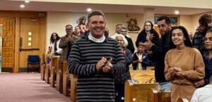 Padre George é apresentado ao Santuário Madonna Queen em Boston (EUA)