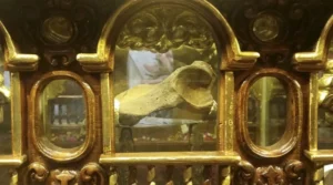 Artigo: Por que os católicos veneram relíquias
