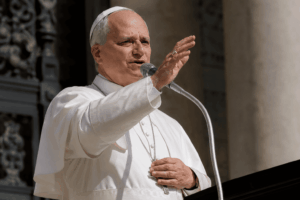 Papa Leão XIV: Um Ano de Liderança no Vaticano