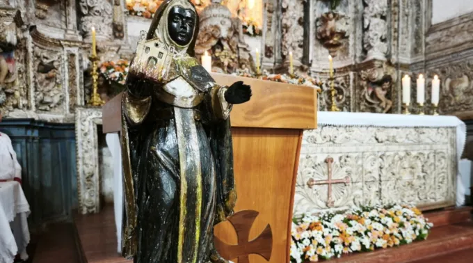Imagem de santa Ifigênia, desaparecida há 20 anos é devolvida