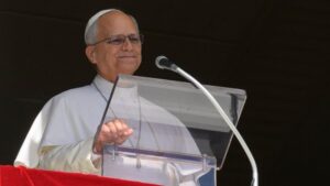 Papa Leão XIV passa por cirurgia